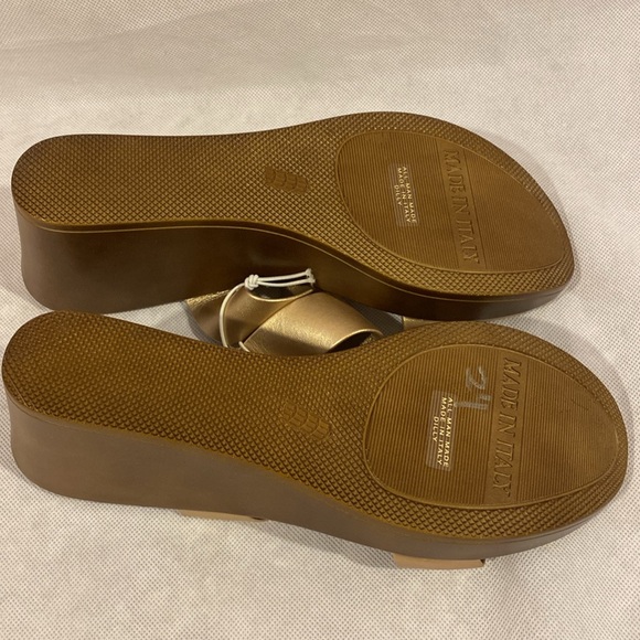 Comtesa Gold Sandals with Rhinestone Accent NWOT Size 9 Made in Italy - Picture 5 of 11